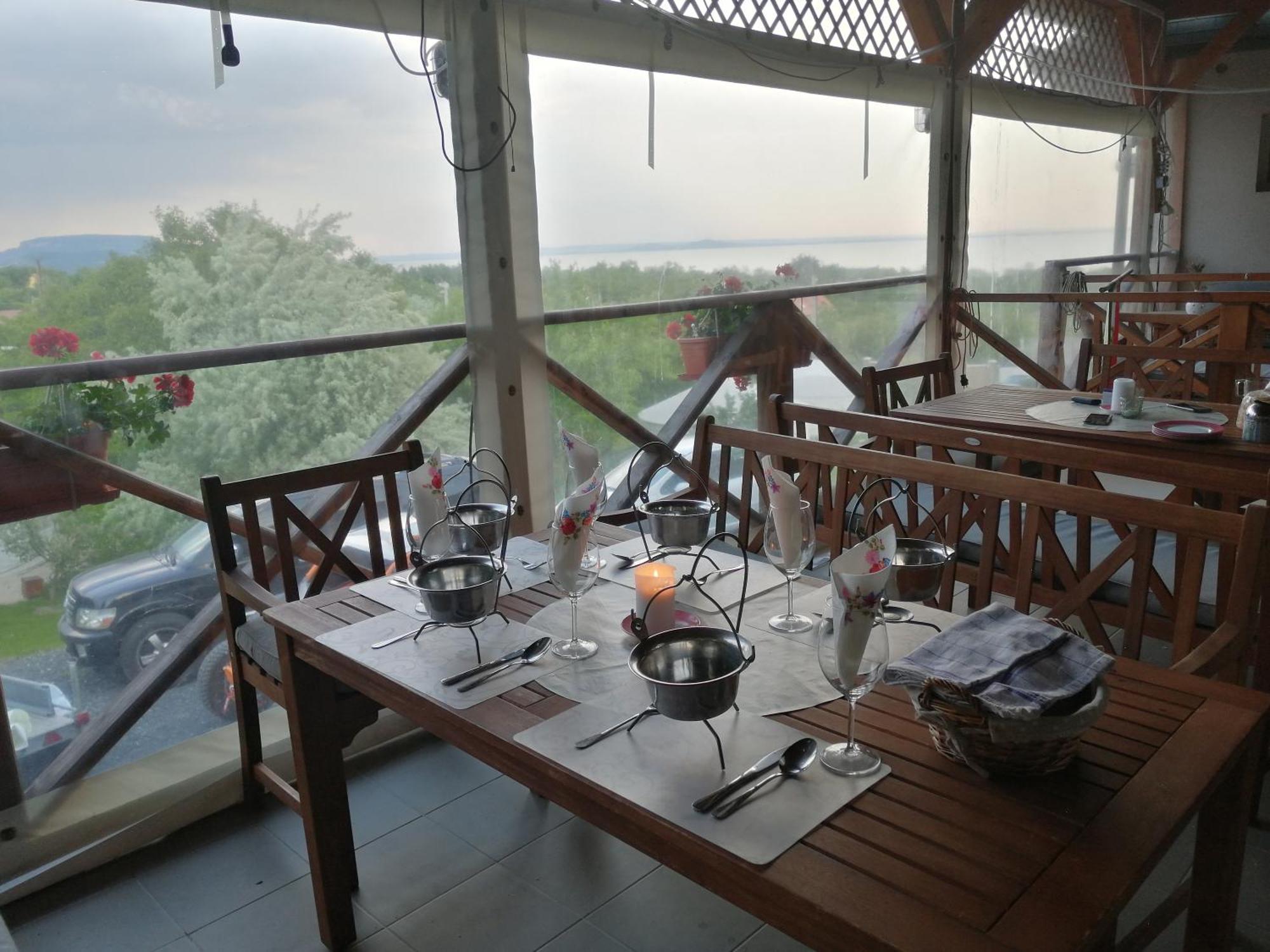 Jurta Hotel Balatongyoeroek المظهر الخارجي الصورة