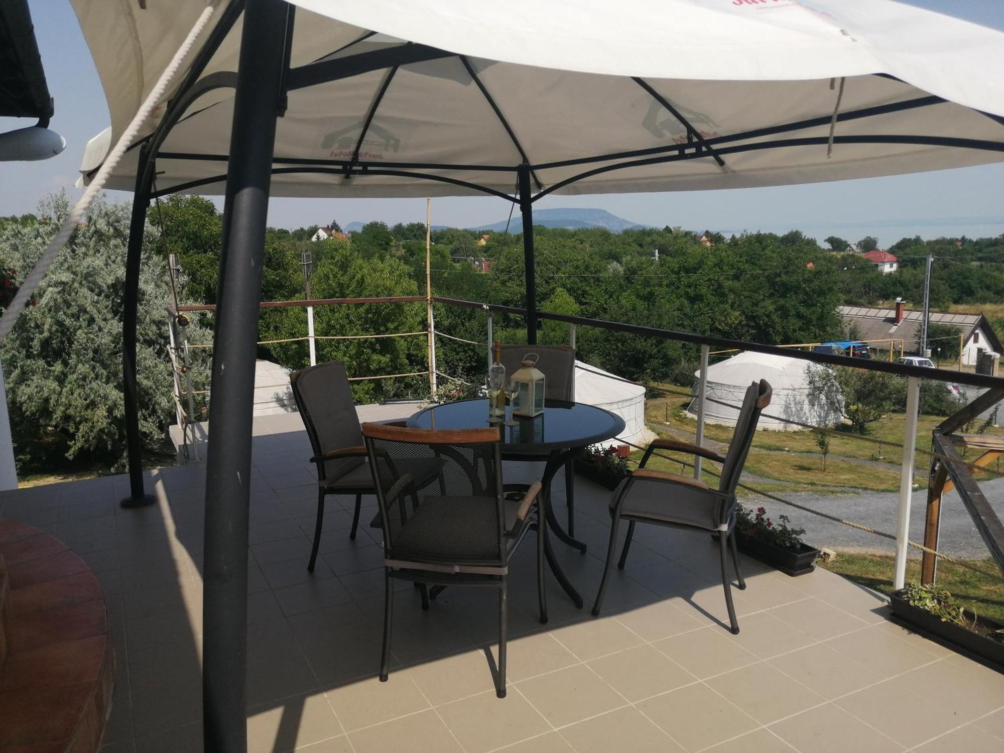 Jurta Hotel Balatongyoeroek المظهر الخارجي الصورة